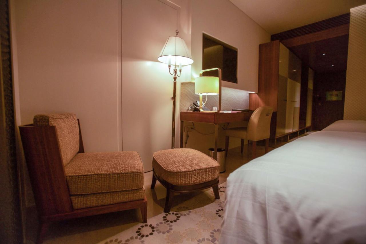 Crowne Plaza Chennai Adyar Park, An Ihg Hotel Exteriér fotografie A room at the hotel