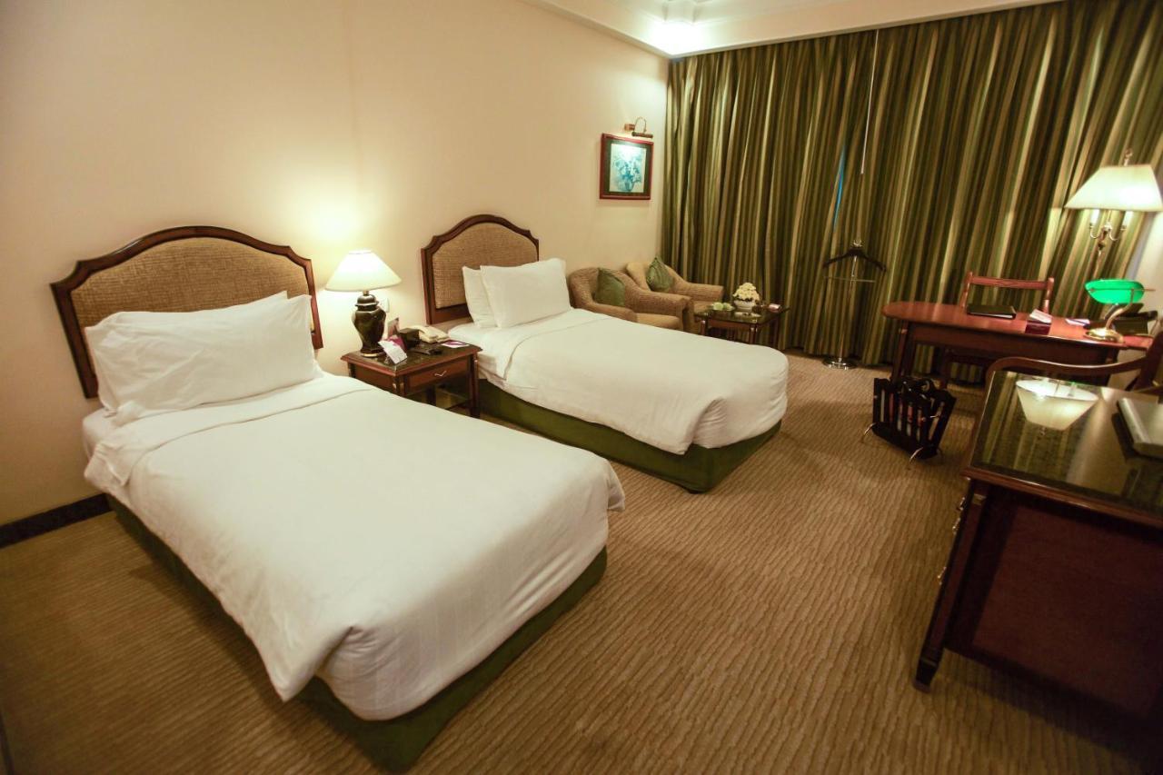 Crowne Plaza Chennai Adyar Park, An Ihg Hotel Exteriér fotografie A room at the hotel