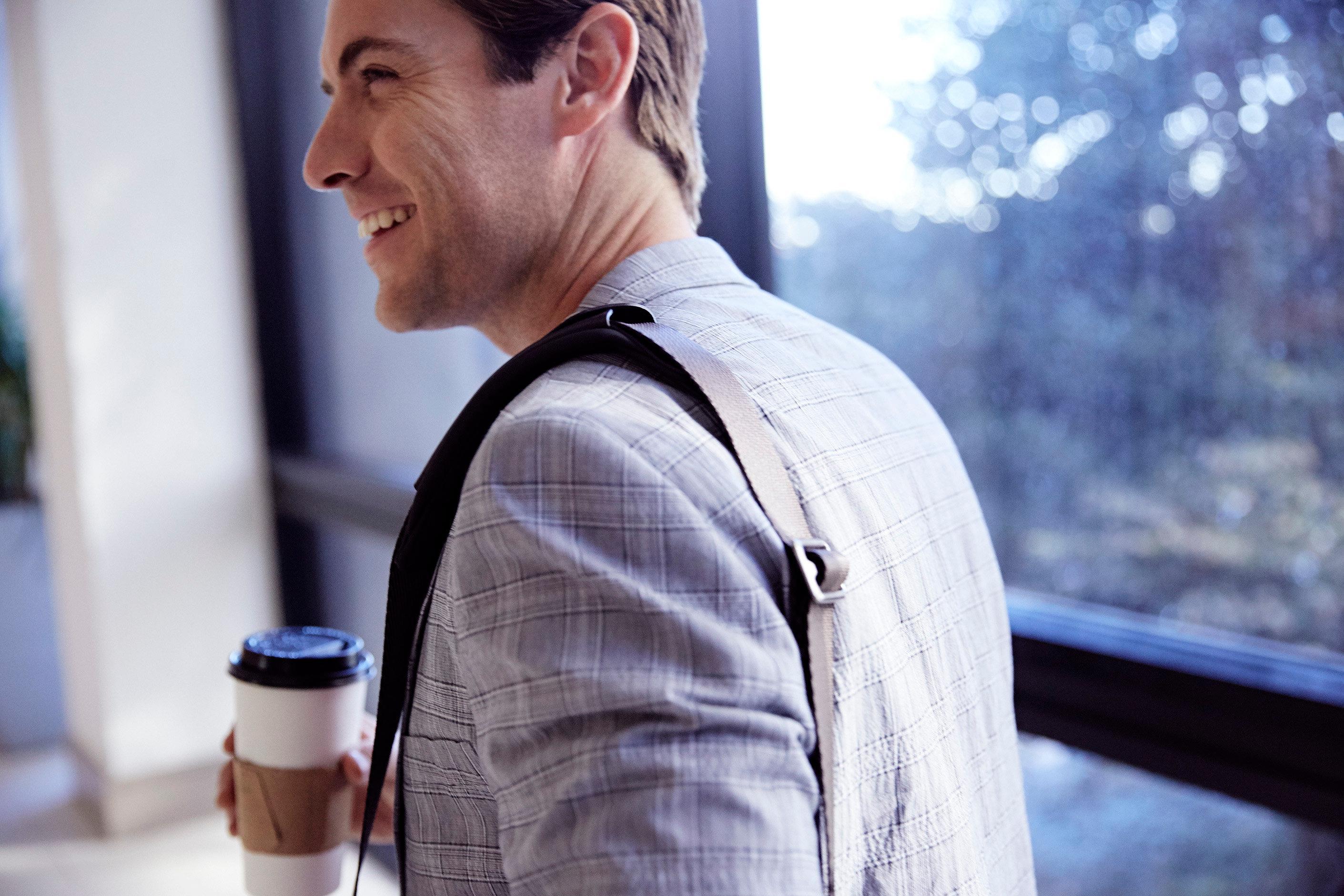Crowne Plaza Chennai Adyar Park, An Ihg Hotel Exteriér fotografie A man wearing a sling bag