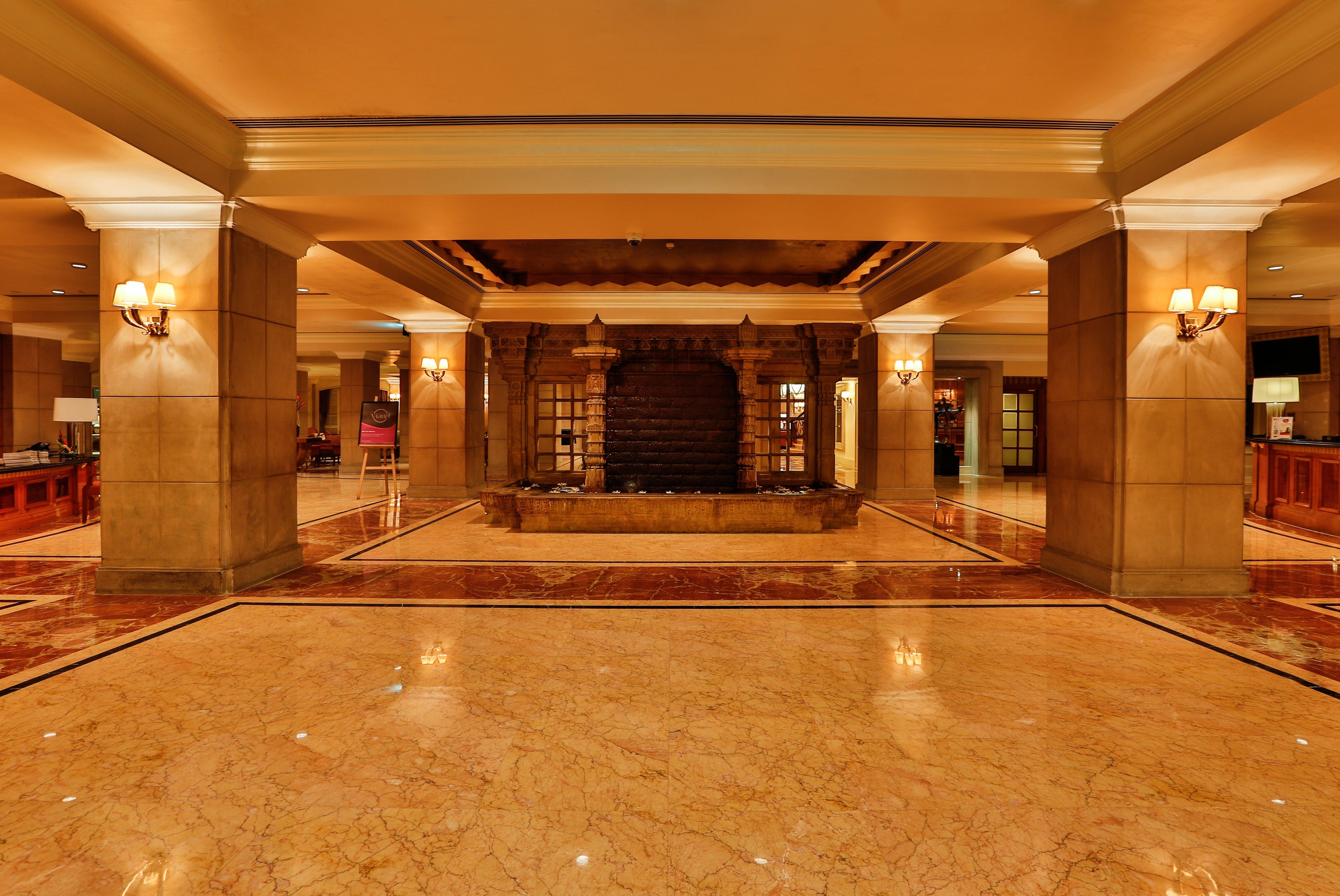 Crowne Plaza Chennai Adyar Park, An Ihg Hotel Exteriér fotografie The lobby of the hotel