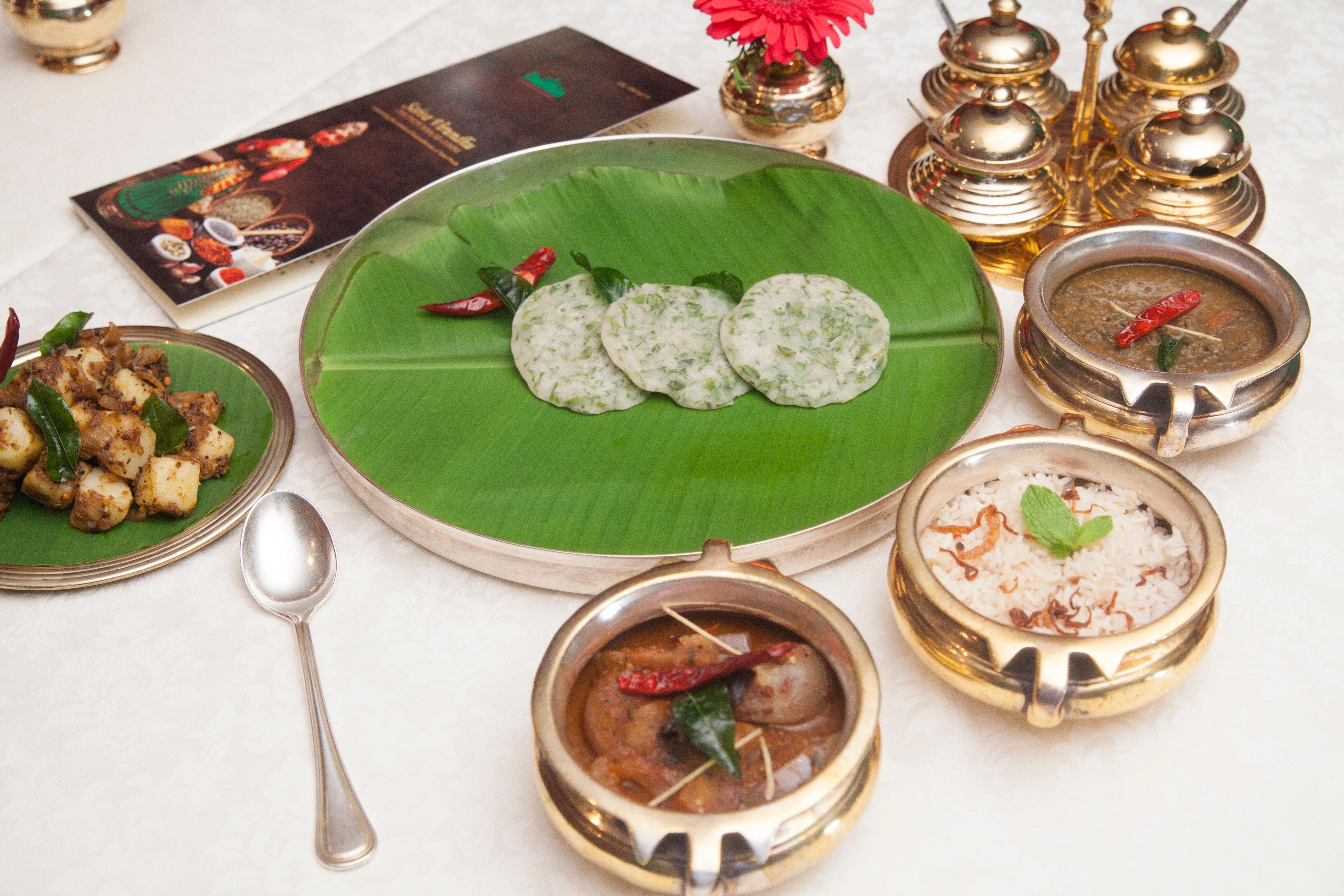 Crowne Plaza Chennai Adyar Park, An Ihg Hotel Exteriér fotografie A typical vegetarian meal at a hotel in India