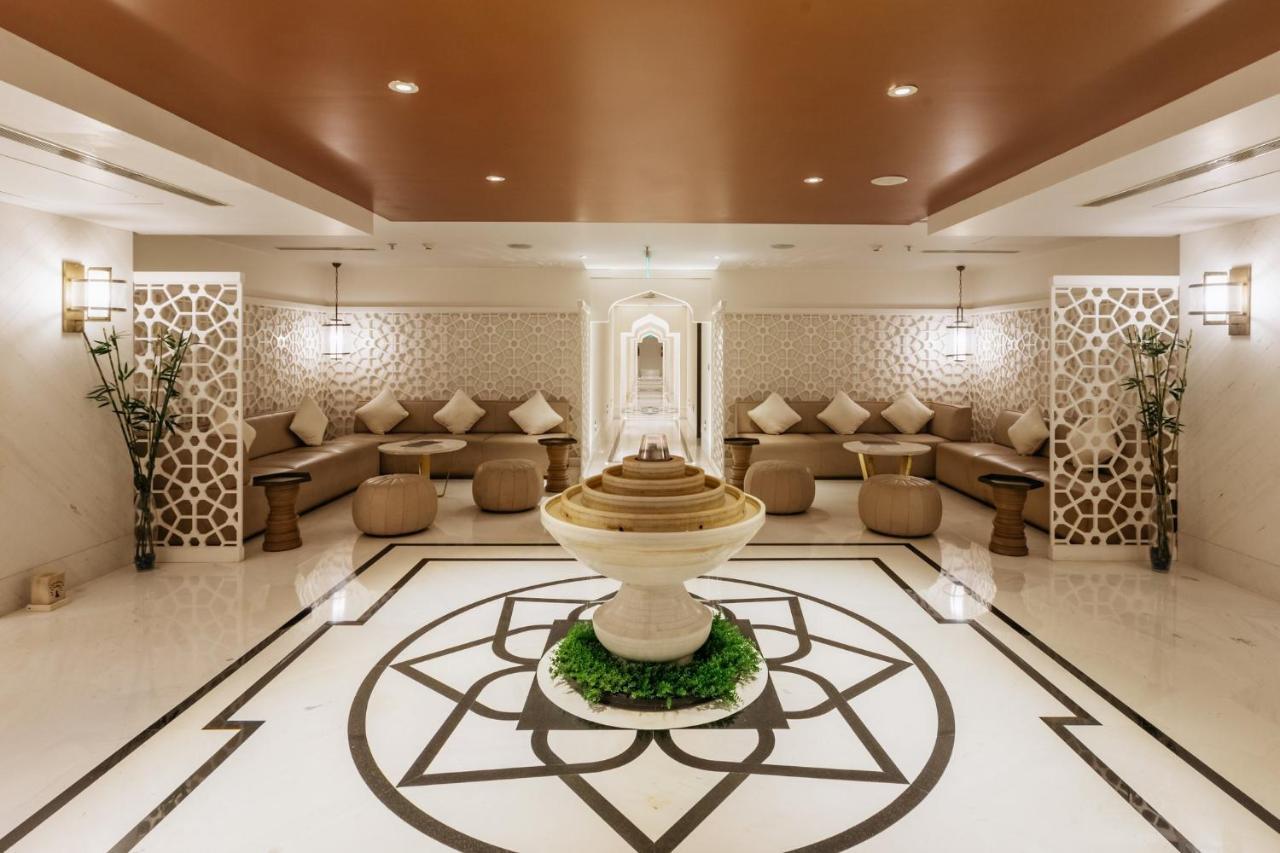 Crowne Plaza Chennai Adyar Park, An Ihg Hotel Exteriér fotografie The lobby of the hotel