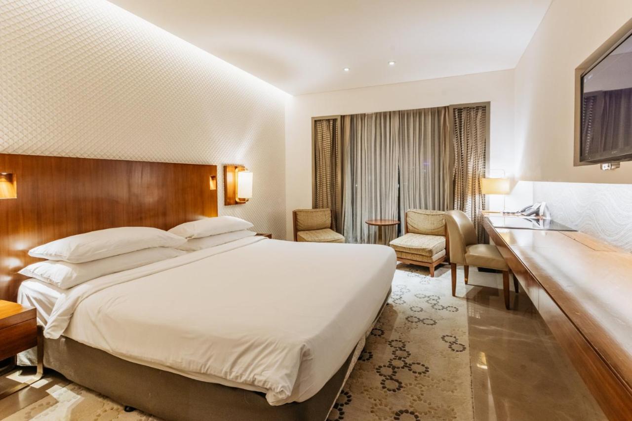 Crowne Plaza Chennai Adyar Park, An Ihg Hotel Exteriér fotografie A room at the Taj Mahal Palace